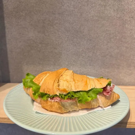 Croissant sandwich