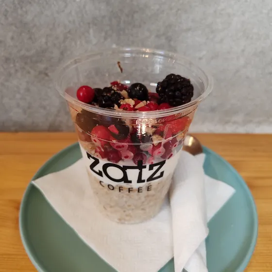 Overnight oats cu fructe de pădure